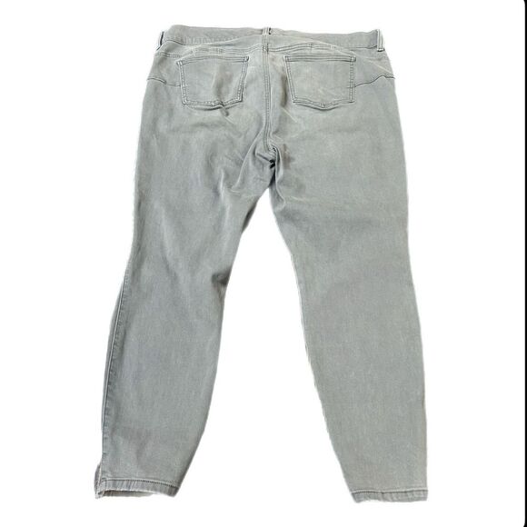 Torrid Feel the Fit Bombshell Skinny 20R Super Soft Grey Distressed High Rise - Picture 2 of 12